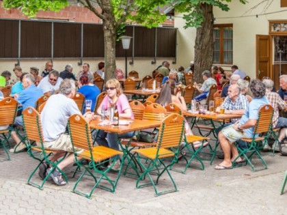 Photo: Gr&amp;uuml;ner Baum Gasthof Bl&amp;ouml;del